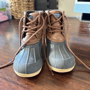 Boys sperry boots